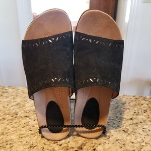 Women's Earth Origins Valorie Slides 8.5 Med NEW!